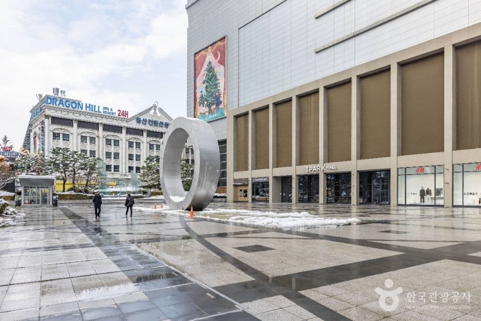 Yongsan Station Plaza in Seoul