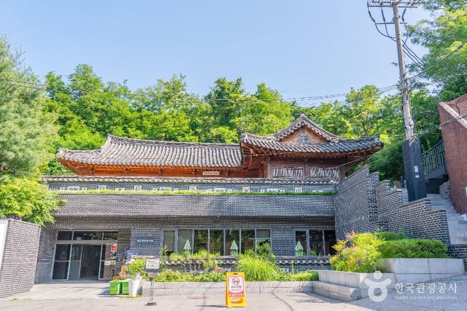 Cheongun Literature Library in Seoul